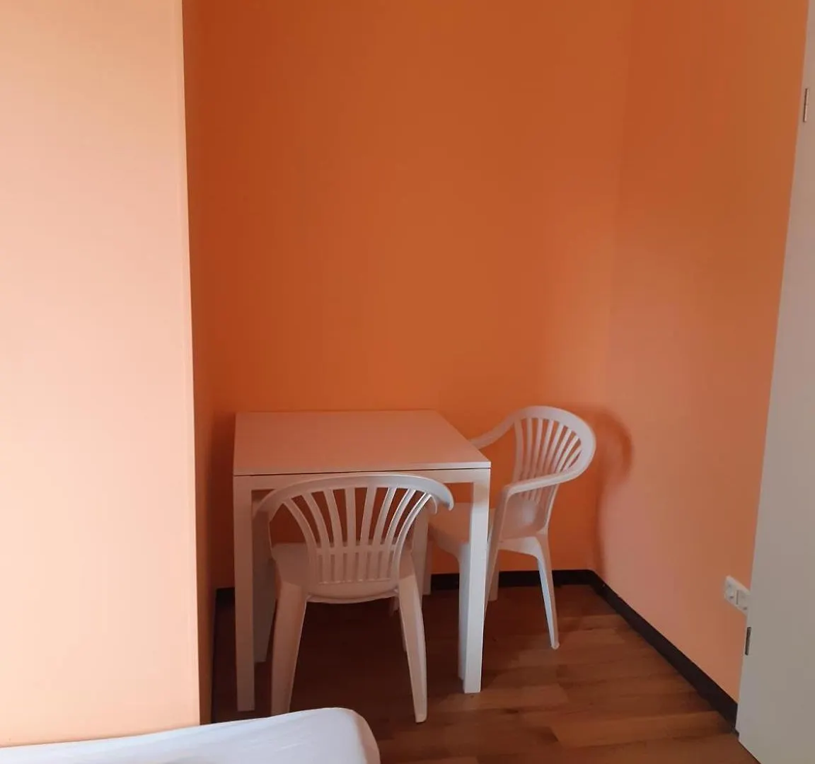 Low Budget Allach Hostel Rooms & Apartments Tub 19A München