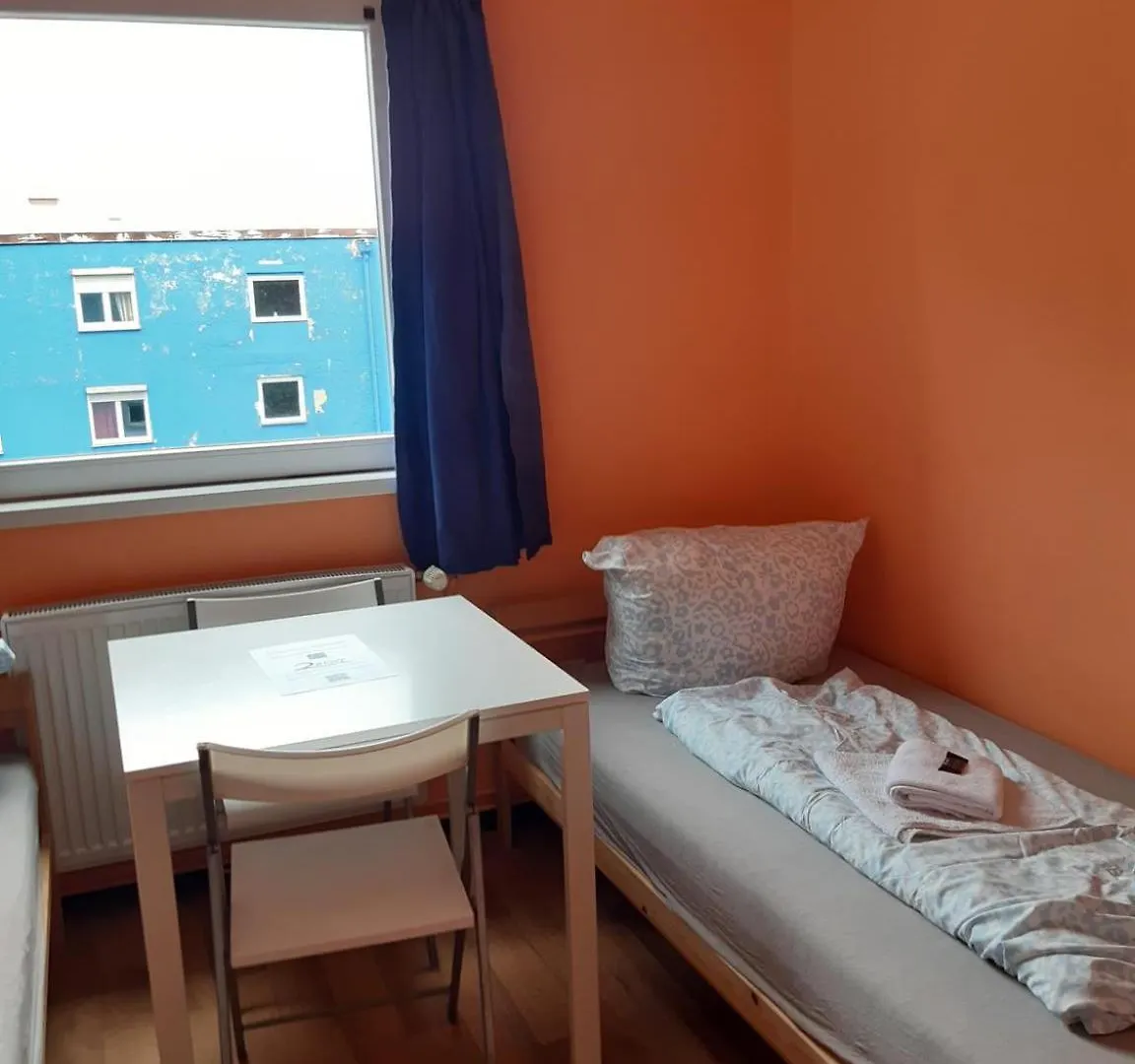 Low Budget Allach Hostel Rooms & Apartments Tub 19A München