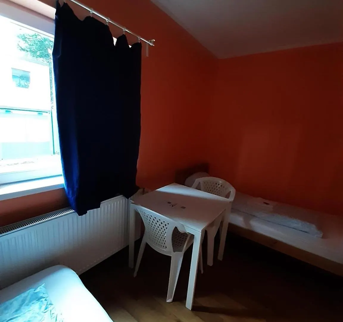 Low Budget Allach Hostel Rooms & Apartments Tub 19A München