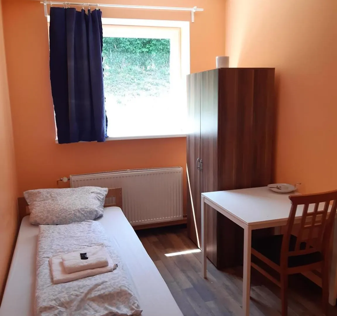 Low Budget Allach Hostel Rooms & Apartments Tub 19A München