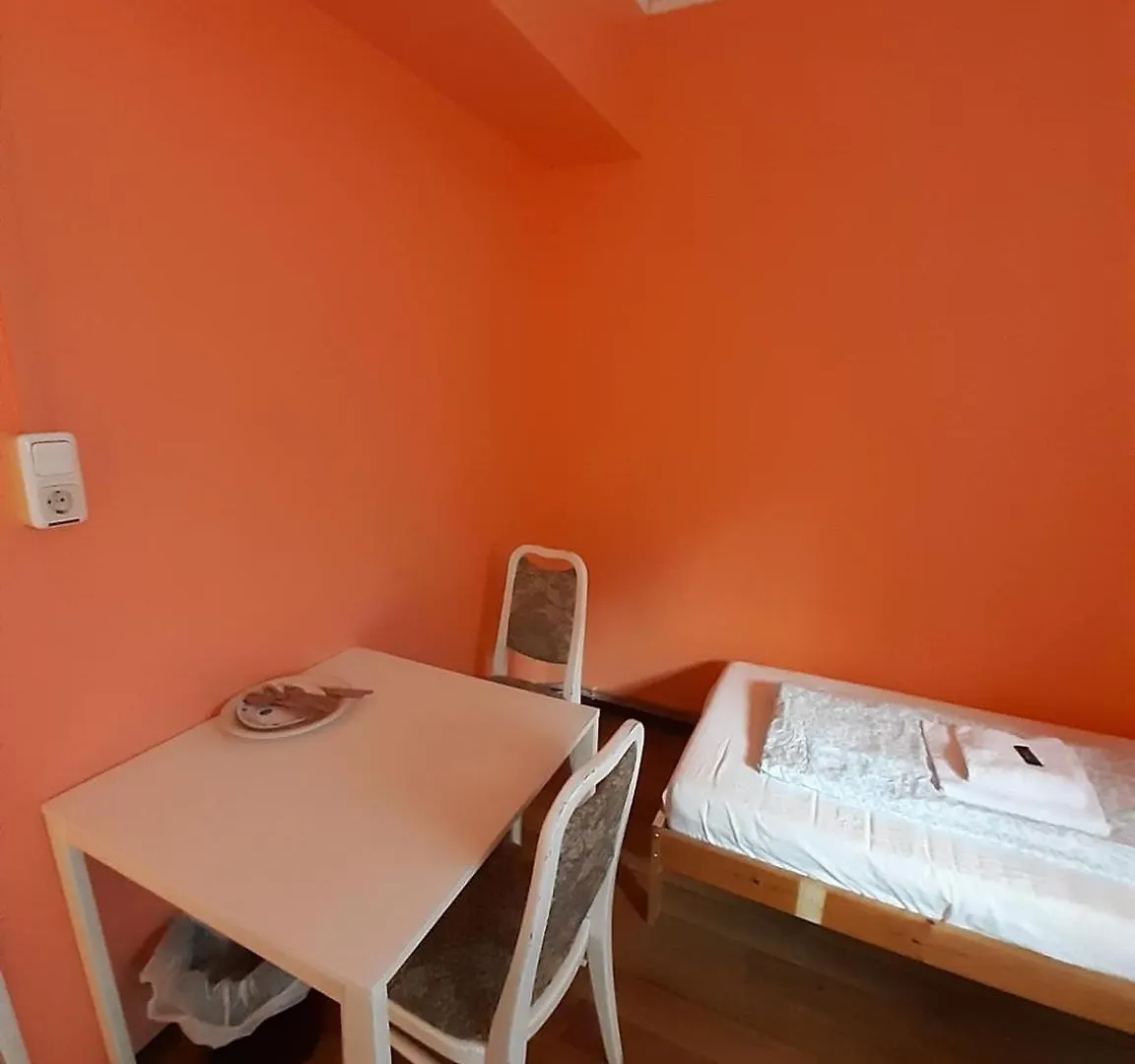 Low Budget Allach Hostel Rooms & Apartments Tub 19A München