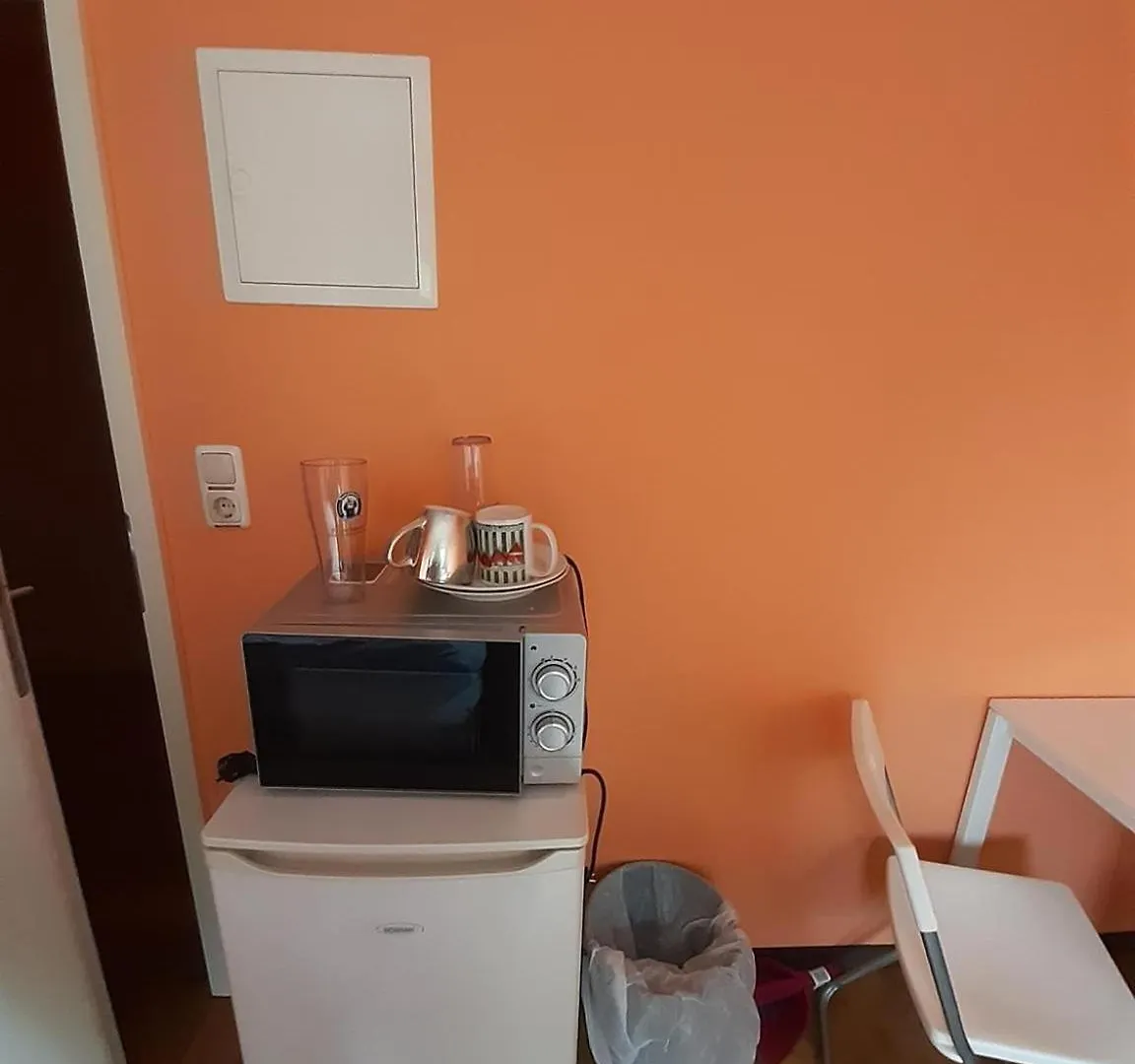Low Budget Allach Hostel Rooms & Apartments Tub 19A München