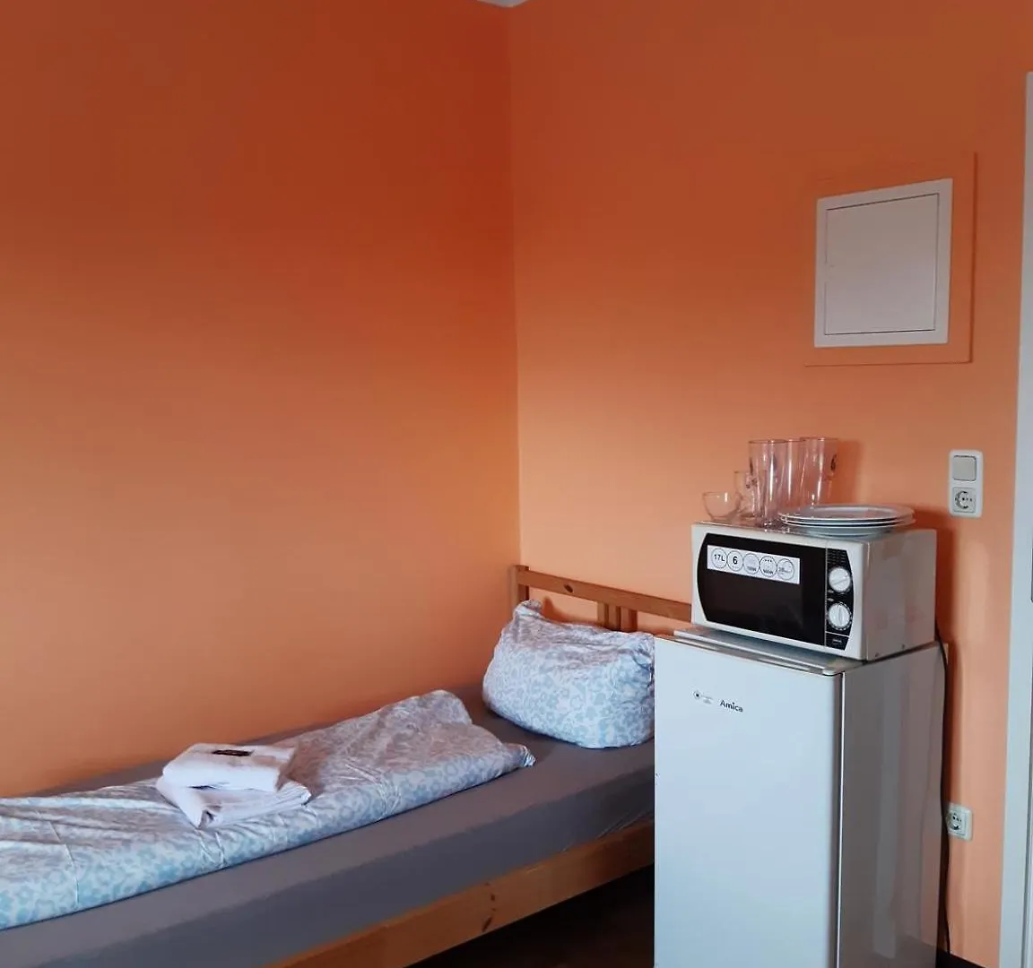 Low Budget Allach Hostel Rooms & Apartments Tub 19A München
