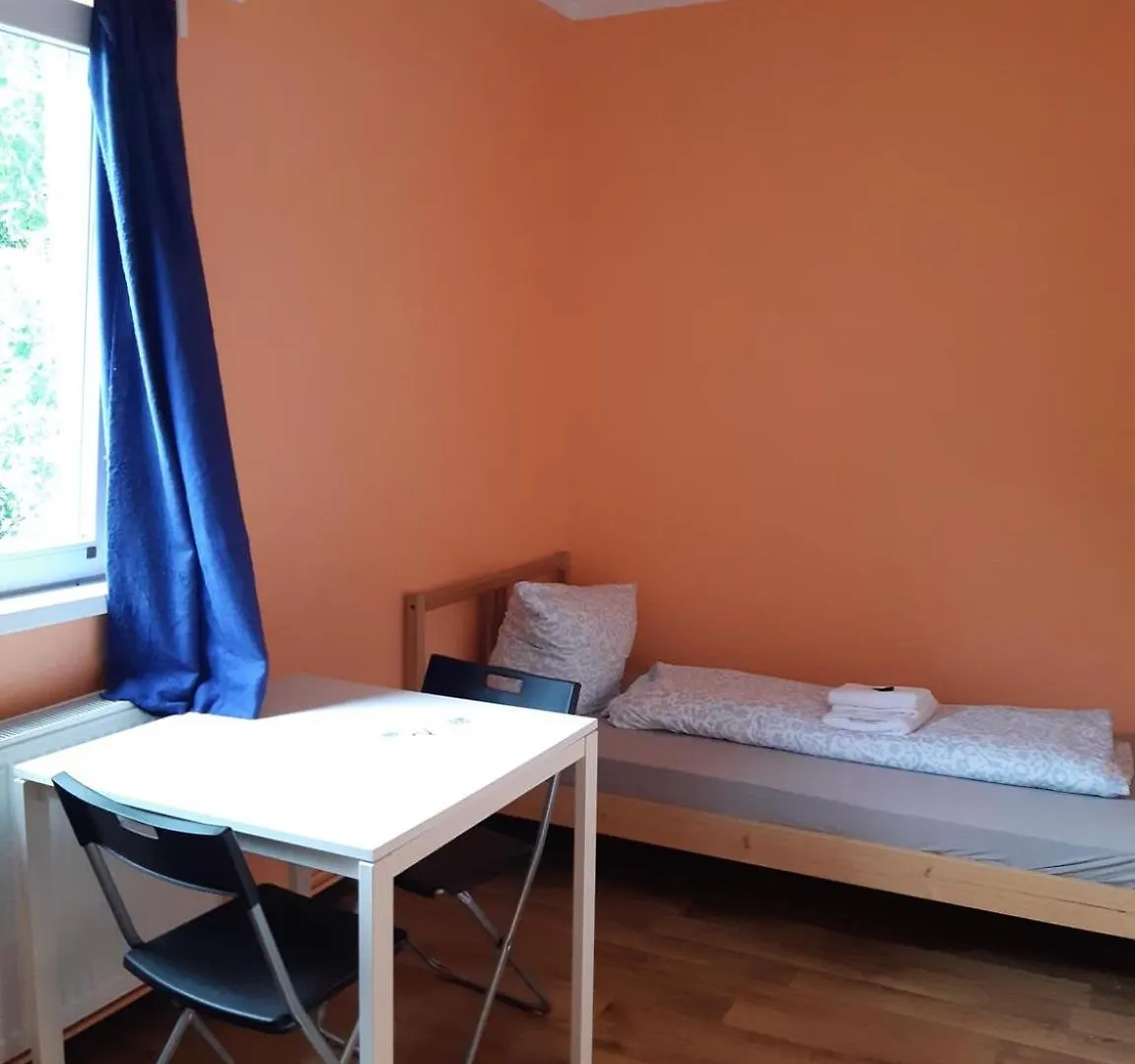 Low Budget Allach Hostel Rooms & Apartments Tub 19A München