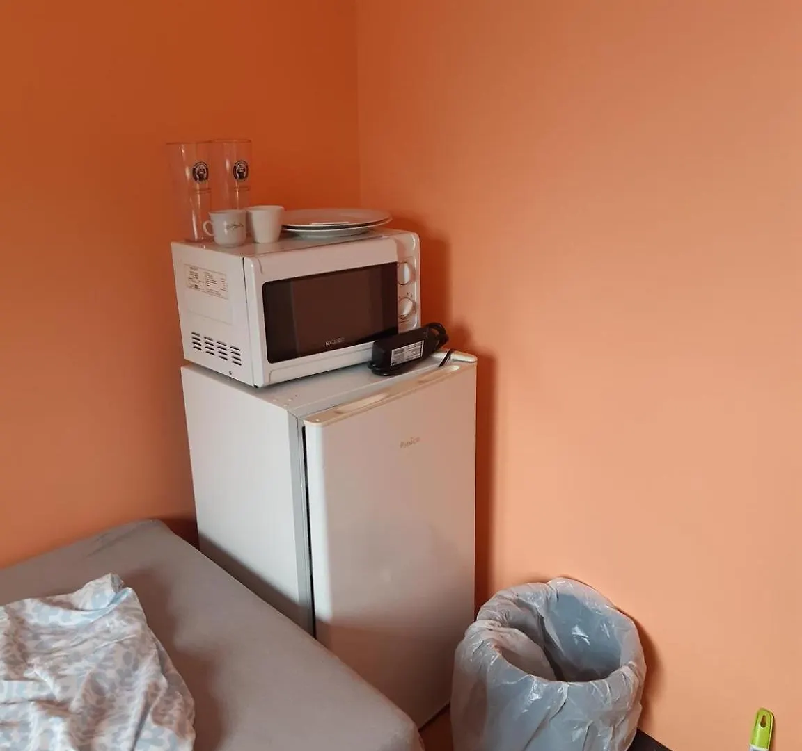 Low Budget Allach Hostel Rooms & Apartments Tub 19A München