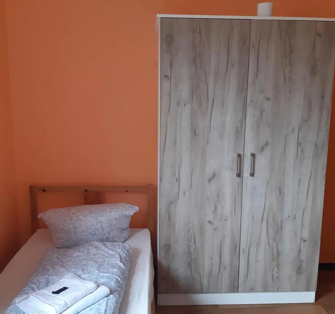 Low Budget Allach Hostel Rooms & Apartments Tub 19A München