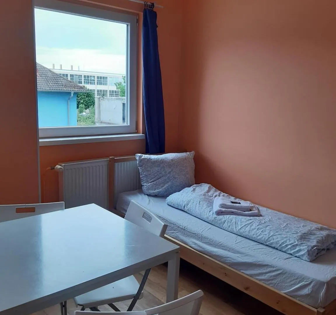 Low Budget Allach Hostel Rooms & Apartments Tub 19A München