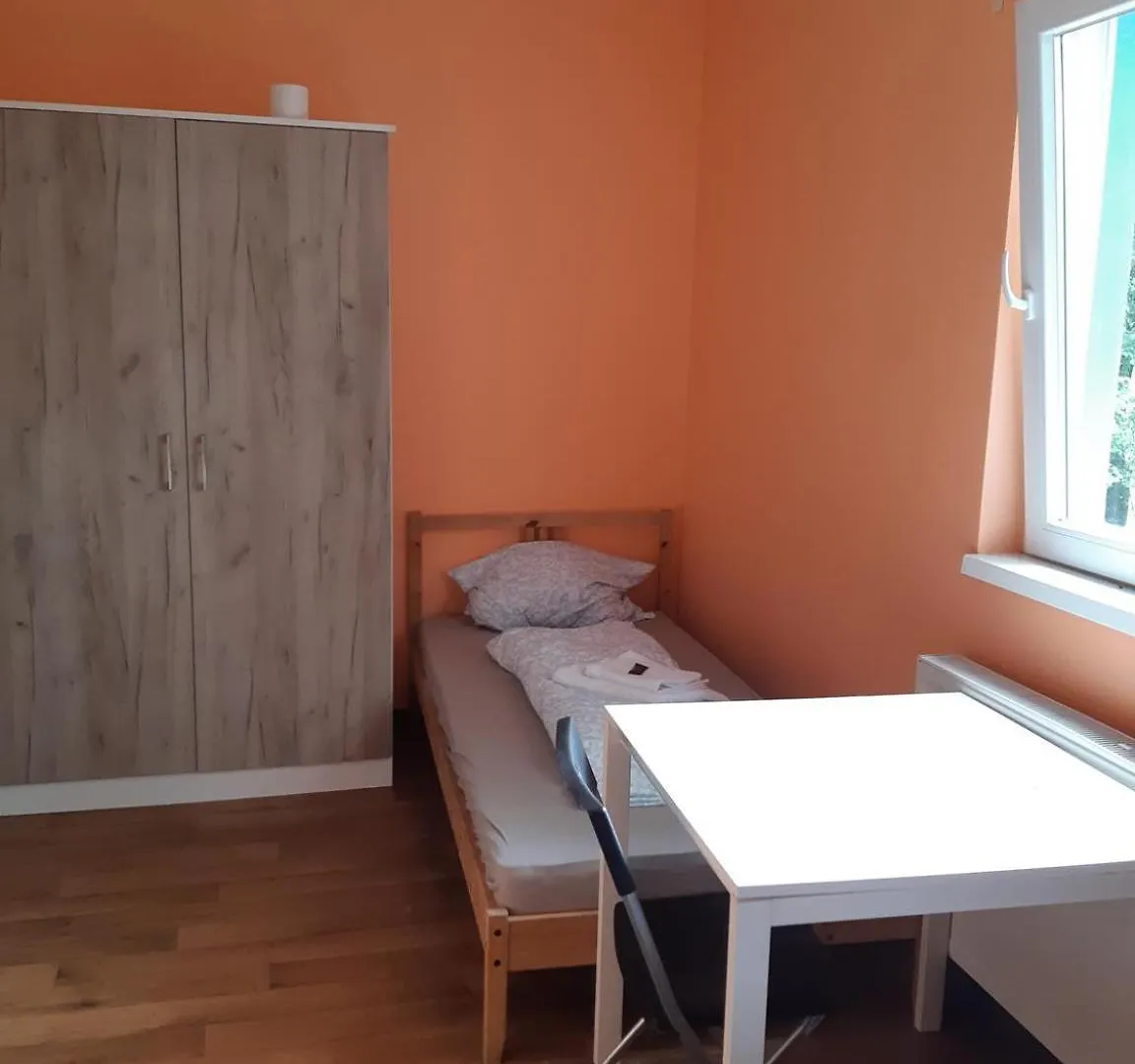Low Budget Allach Hostel Rooms & Apartments Tub 19A München Deutschland