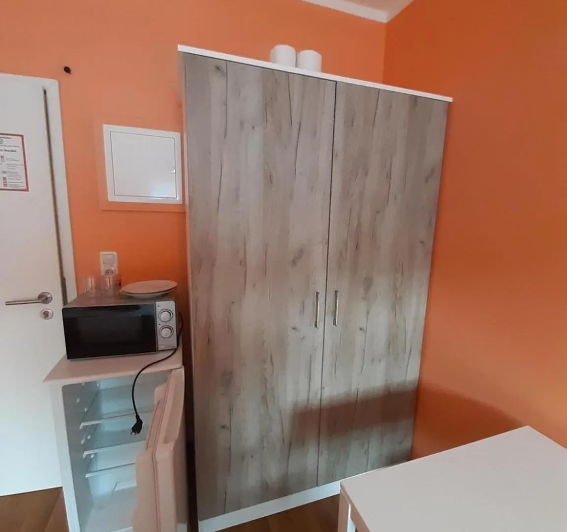 Low Budget Allach Hostel Rooms & Apartments Tub 19A Munich