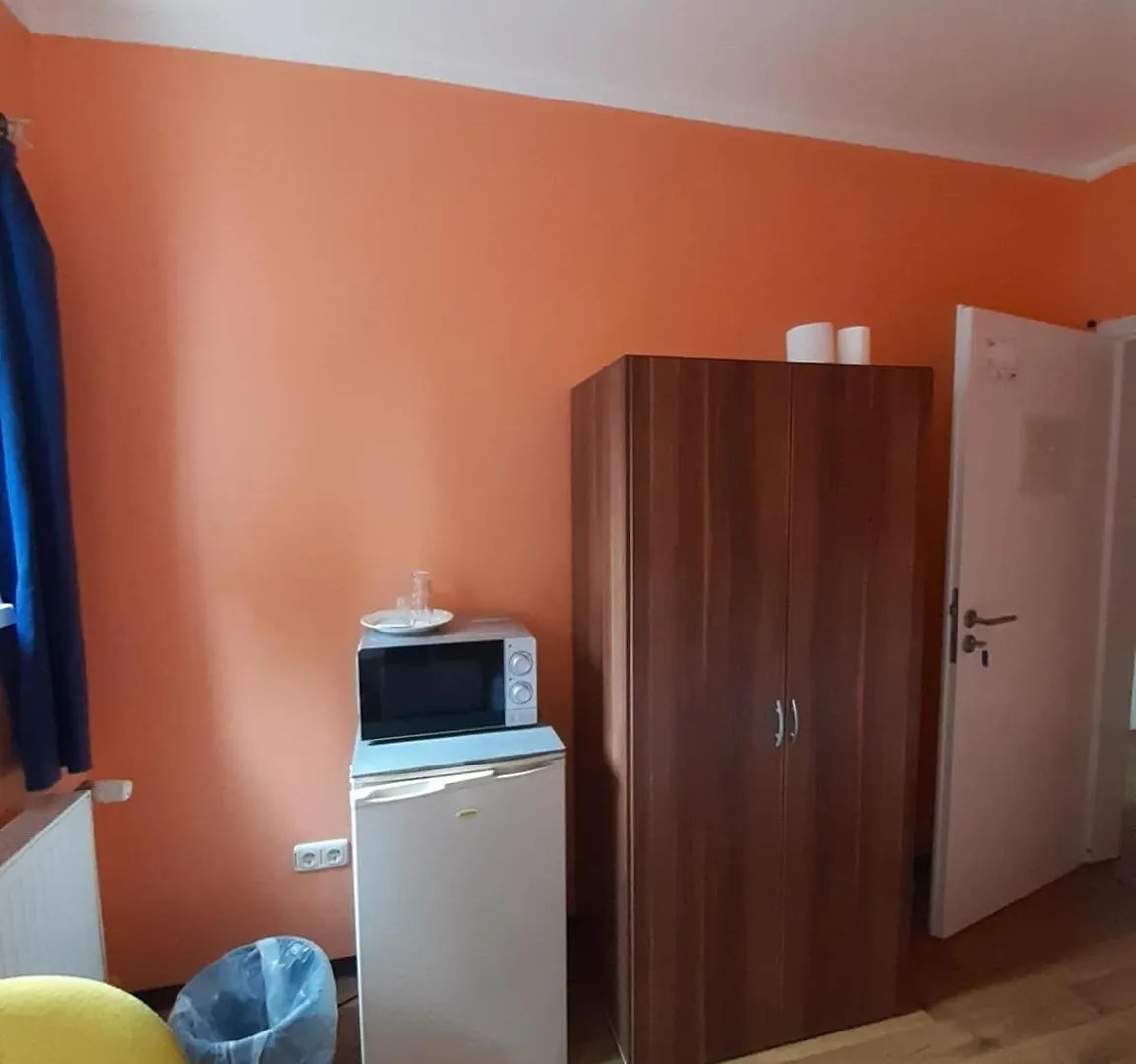 Low Budget Allach Hostel Rooms & Apartments Tub 19A Munich Germany