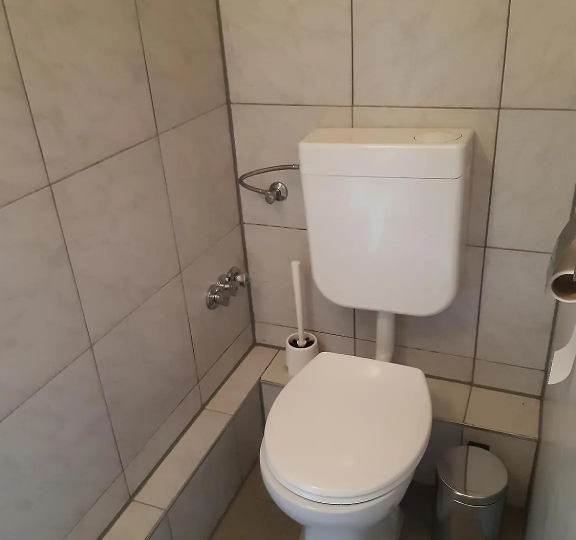 Low Budget Allach Hostel Rooms & Apartments Tub 19A Munich