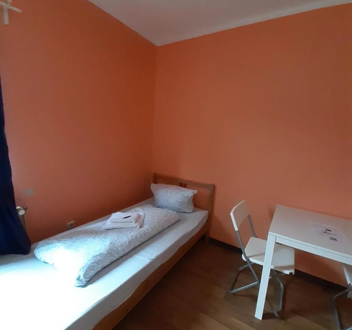 Low Budget Allach Hostel Rooms & Apartments Tub 19A Munich Germany