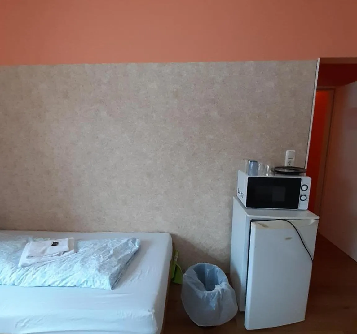 Low Budget Allach Hostel Rooms & Apartments Tub 19A Munich