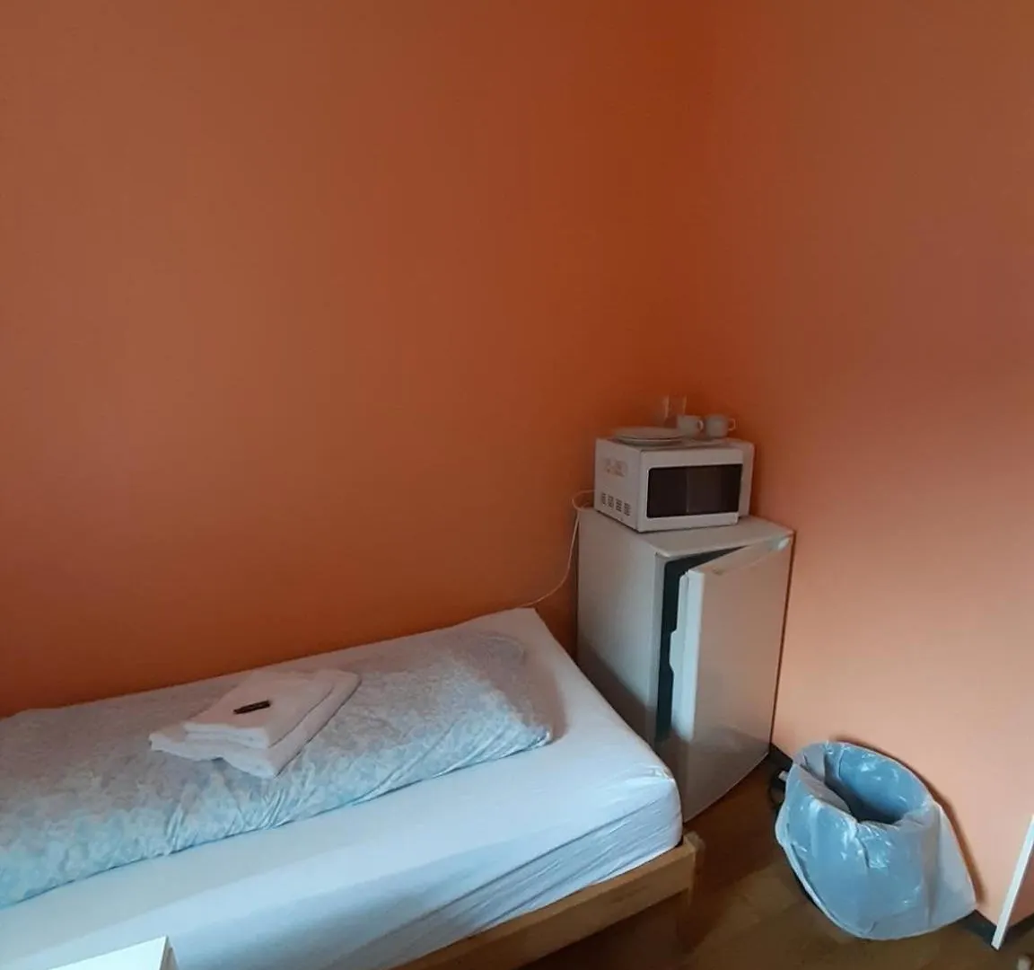 Low Budget Allach Hostel Rooms & Apartments Tub 19A Munich
