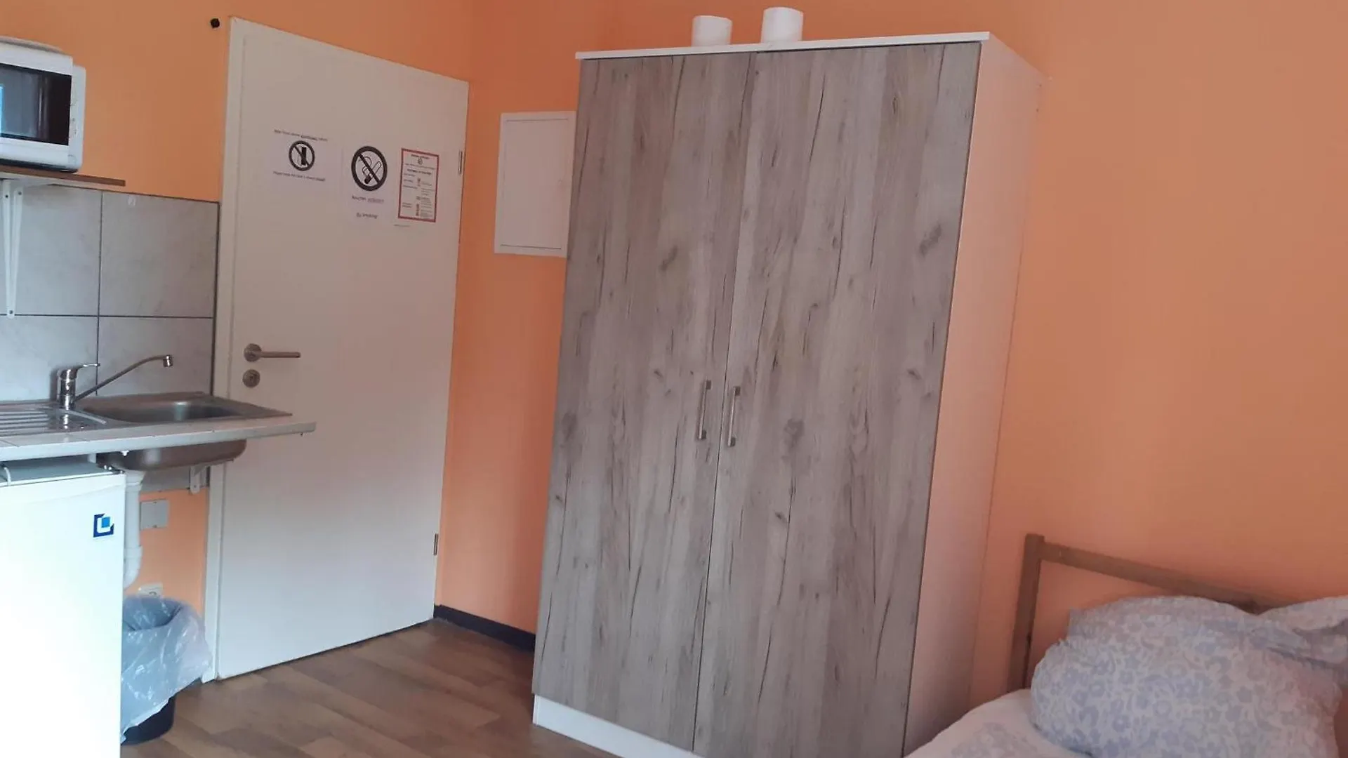 Low Budget Allach Hostel Rooms & Apartments Tub 19A Munich Germany