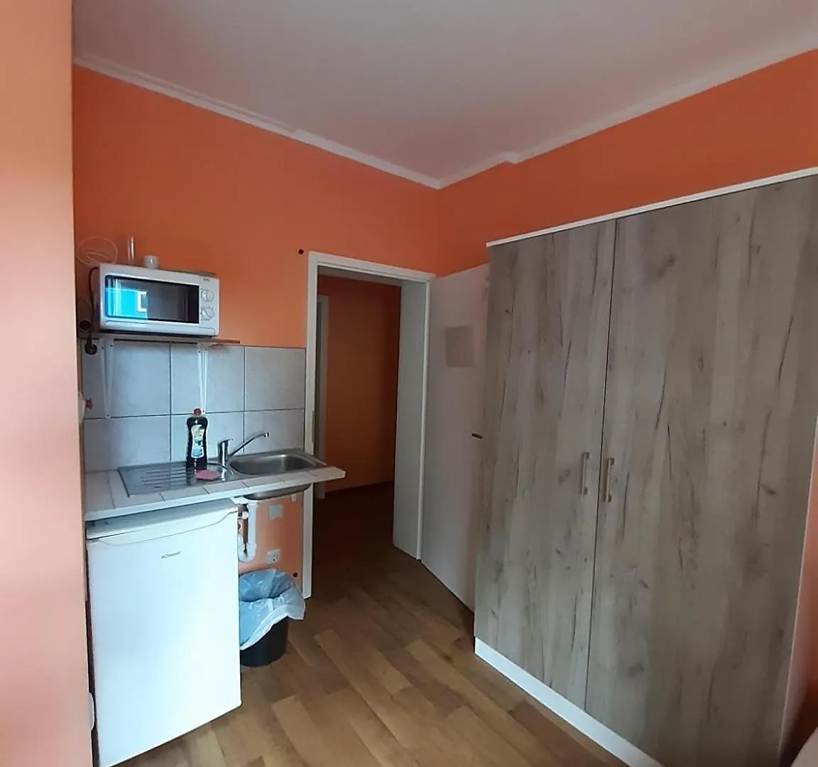 Low Budget Allach Hostel Rooms & Apartments Tub 19A Munich Germany