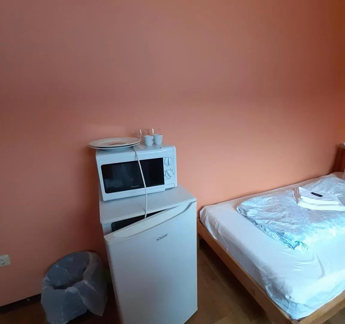 Low Budget Allach Hostel Rooms & Apartments Tub 19A Munich