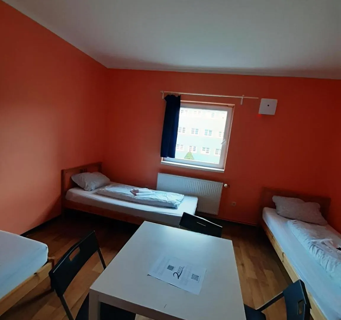 Low Budget Allach Hostel Rooms & Apartments Tub 19A München 0*,