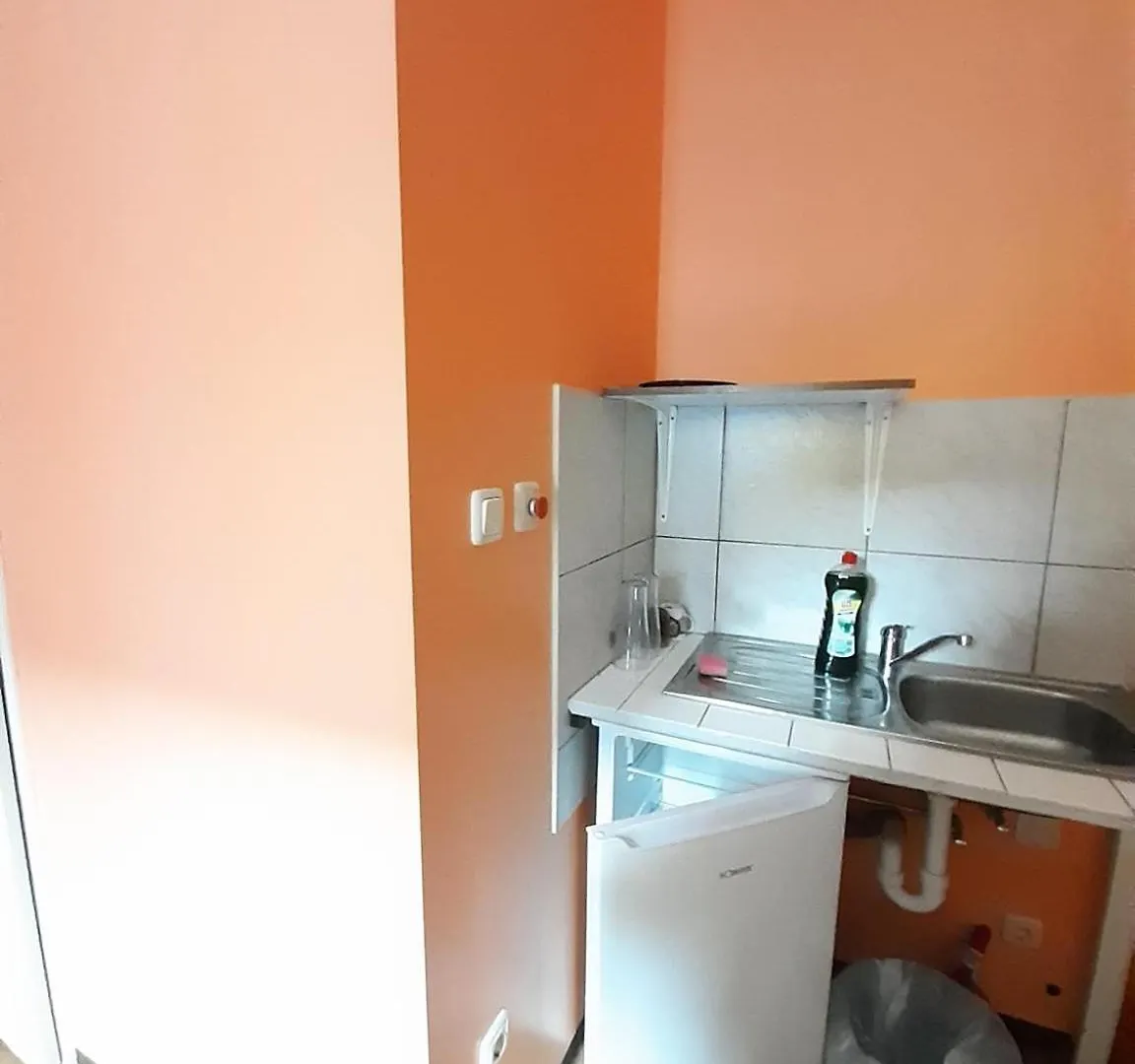 Low Budget Allach Hostel Rooms & Apartments Tub 19A Munich