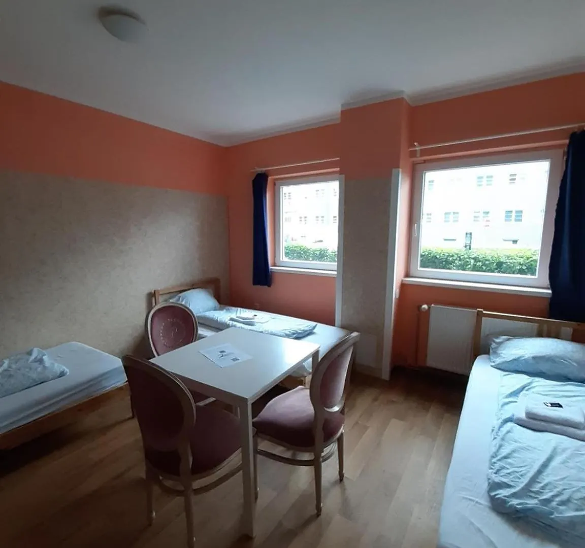 Low Budget Allach Hostel Rooms & Apartments Tub 19A München