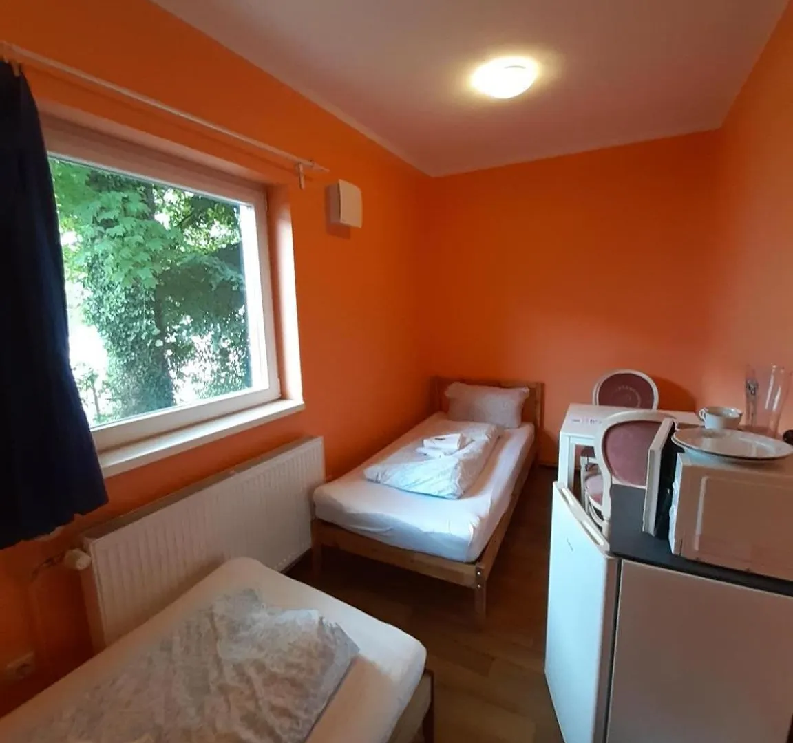 Low Budget Allach Hostel Rooms & Apartments Tub 19A Munich