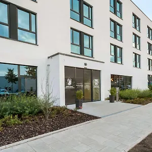 Super 8 By Wyndham Munich City North Szálloda