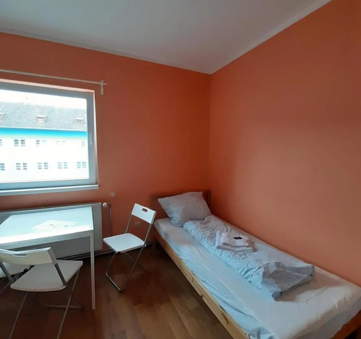 Low Budget Allach Hostel Rooms & Apartments Tub 19A München