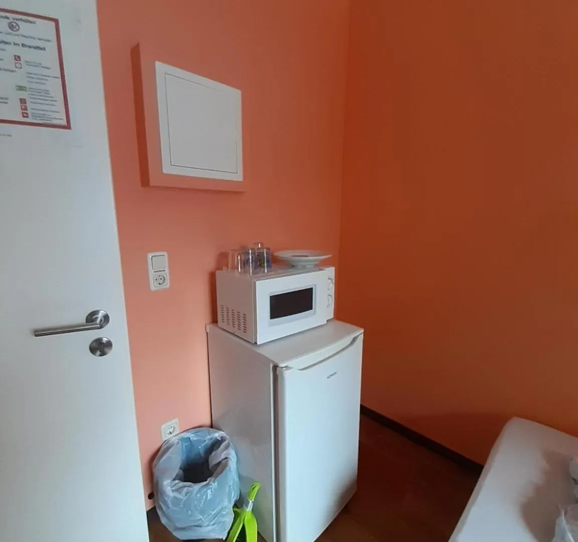 Low Budget Allach Hostel Rooms & Apartments Tub 19A München
