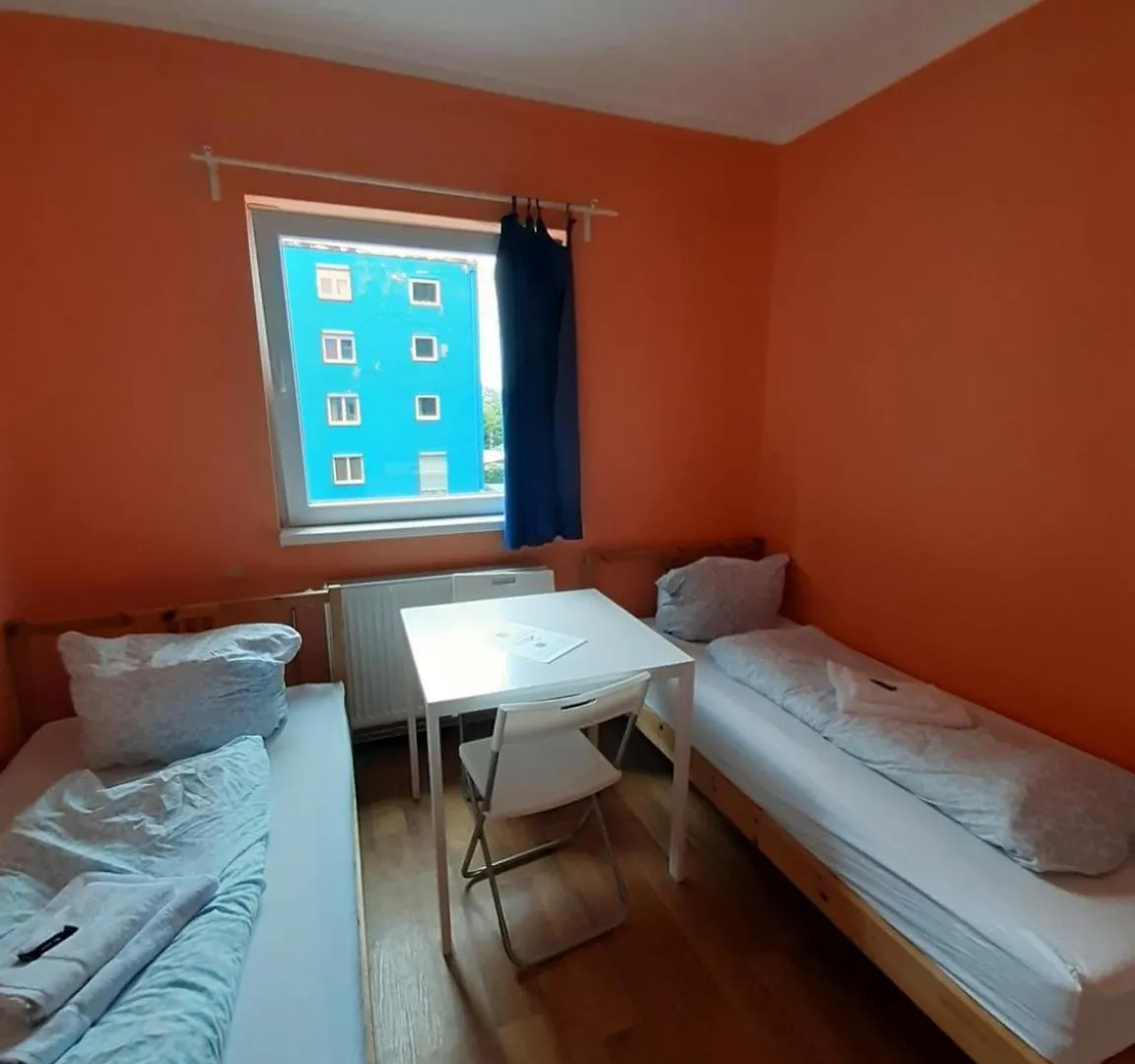 Low Budget Allach Hostel Rooms & Apartments Tub 19A München 0*,  Tyskland