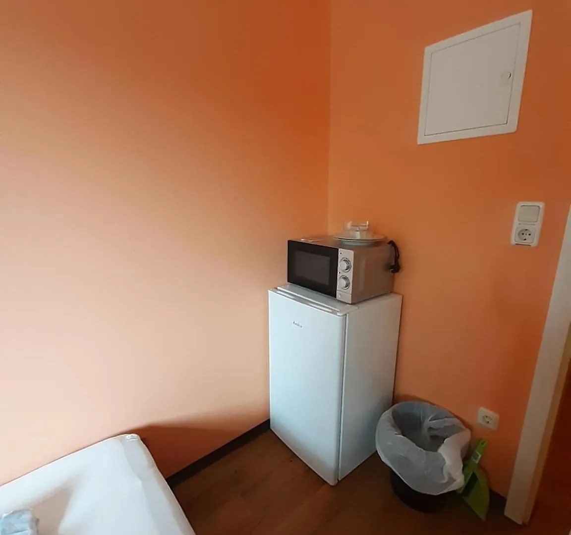Low Budget Allach Hostel Rooms & Apartments Tub 19A München