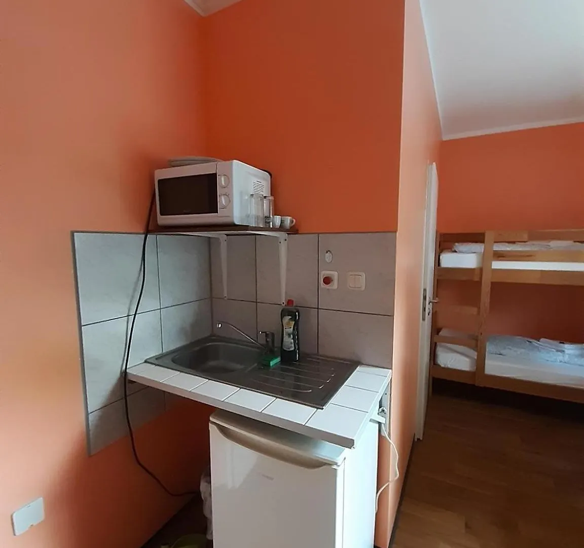 Low Budget Allach Hostel Rooms & Apartments Tub 19A München
