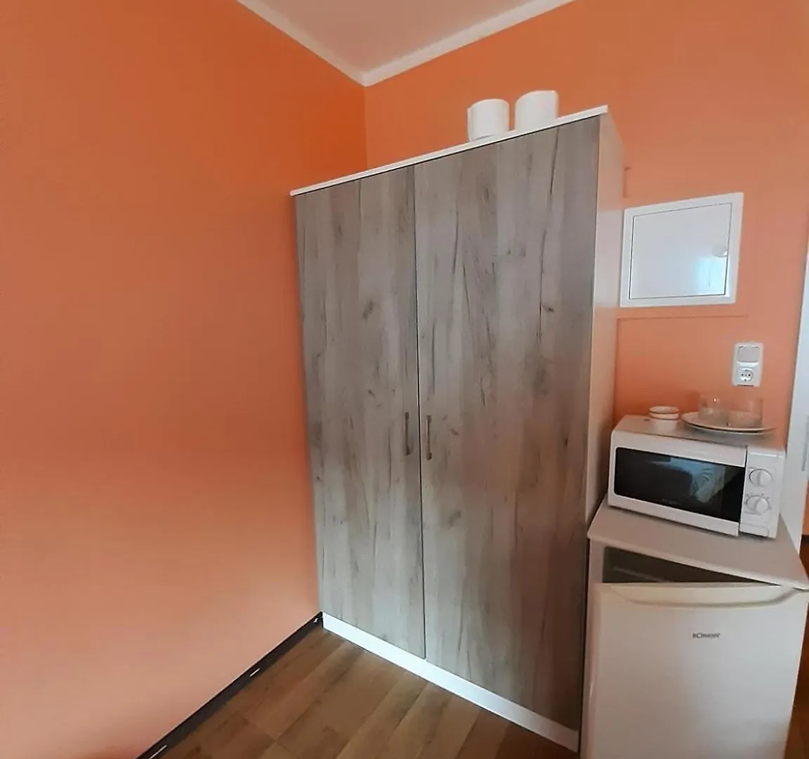 Low Budget Allach Hostel Rooms & Apartments Tub 19A München 0*,  Tyskland