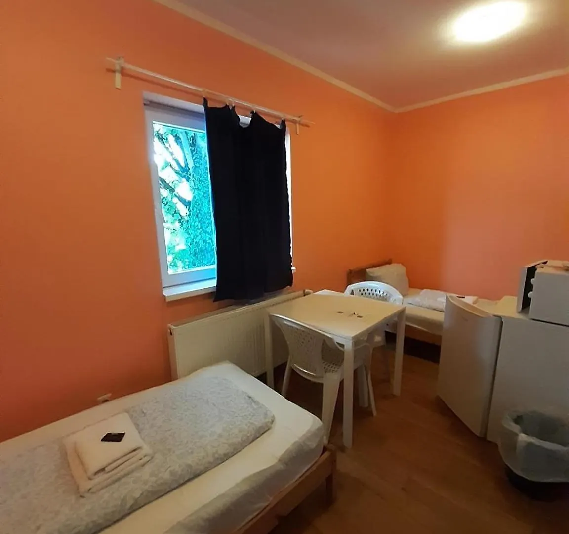 Low Budget Allach Hostel Rooms & Apartments Tub 19A München