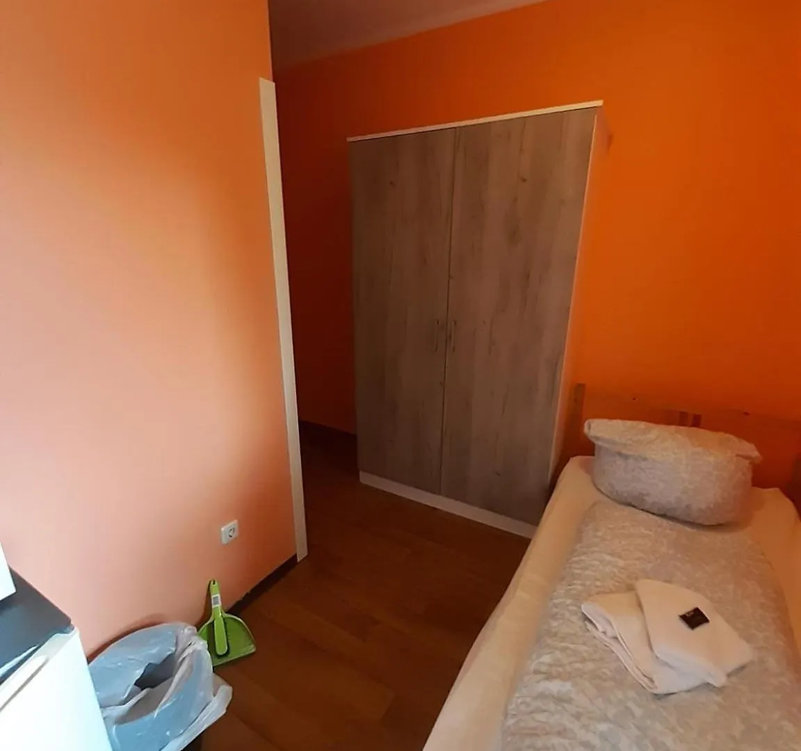 Low Budget Allach Hostel Rooms & Apartments Tub 19A Munich