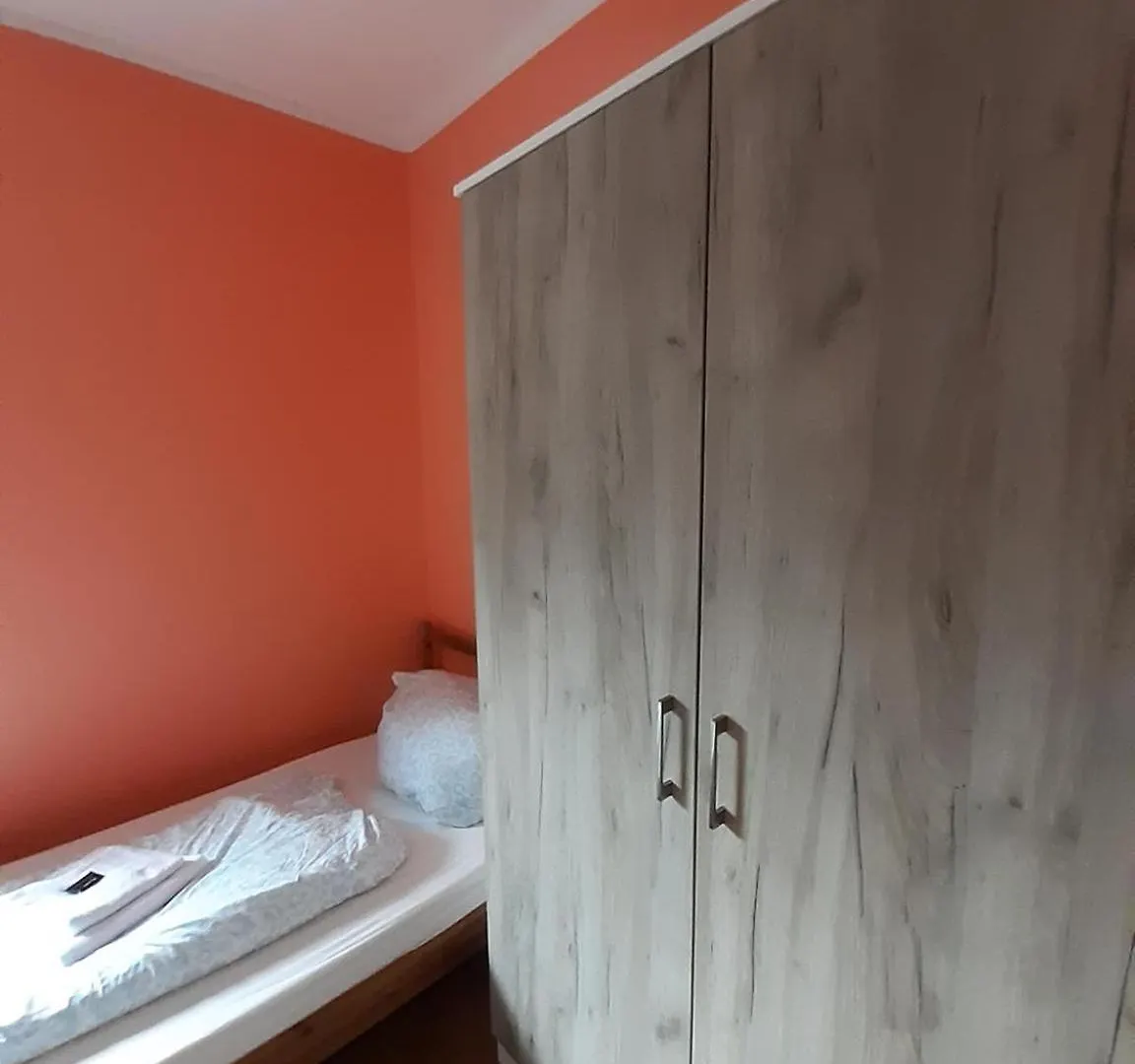Low Budget Allach Hostel Rooms & Apartments Tub 19A München