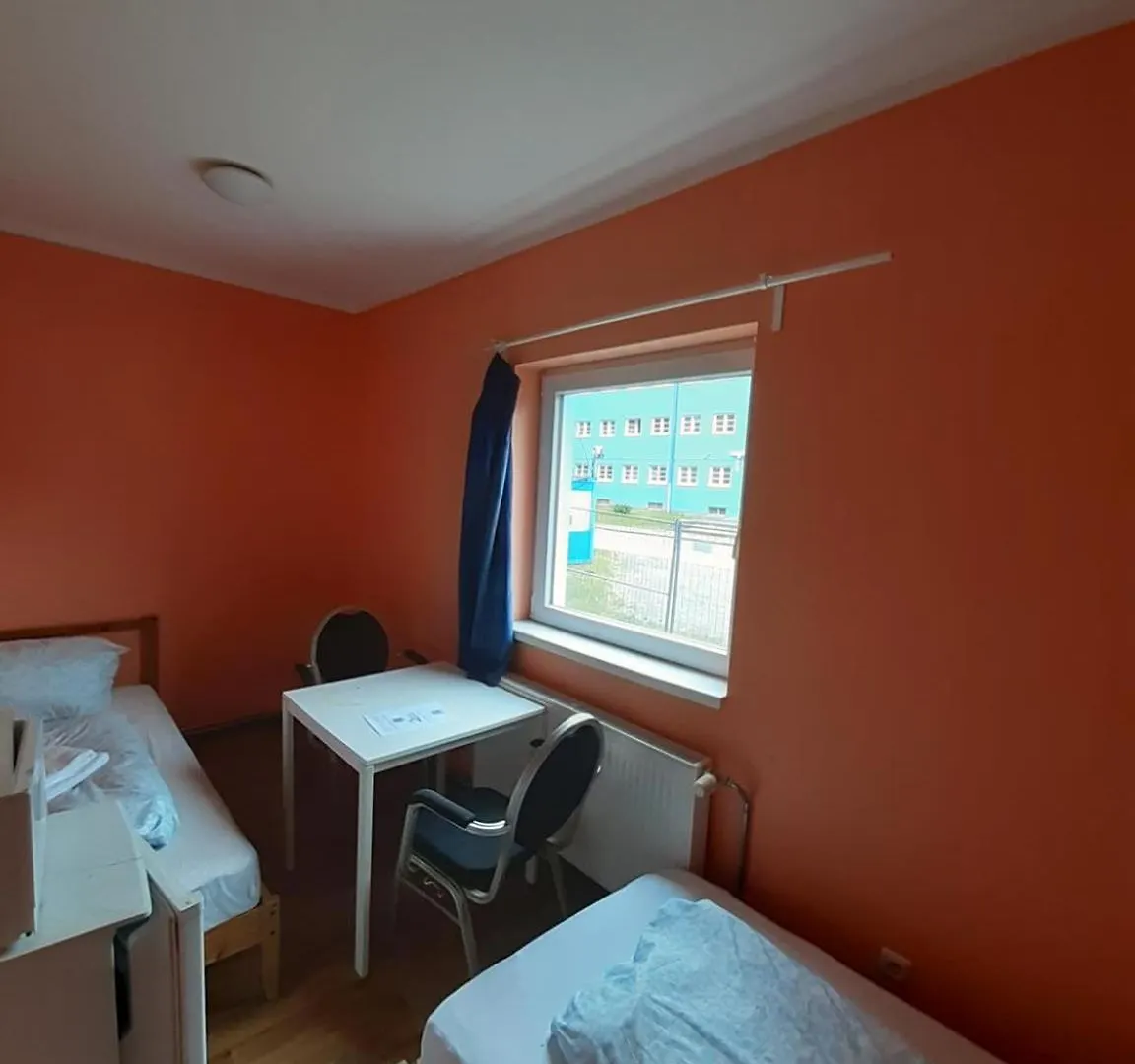 Low Budget Allach Hostel Rooms & Apartments Tub 19A München