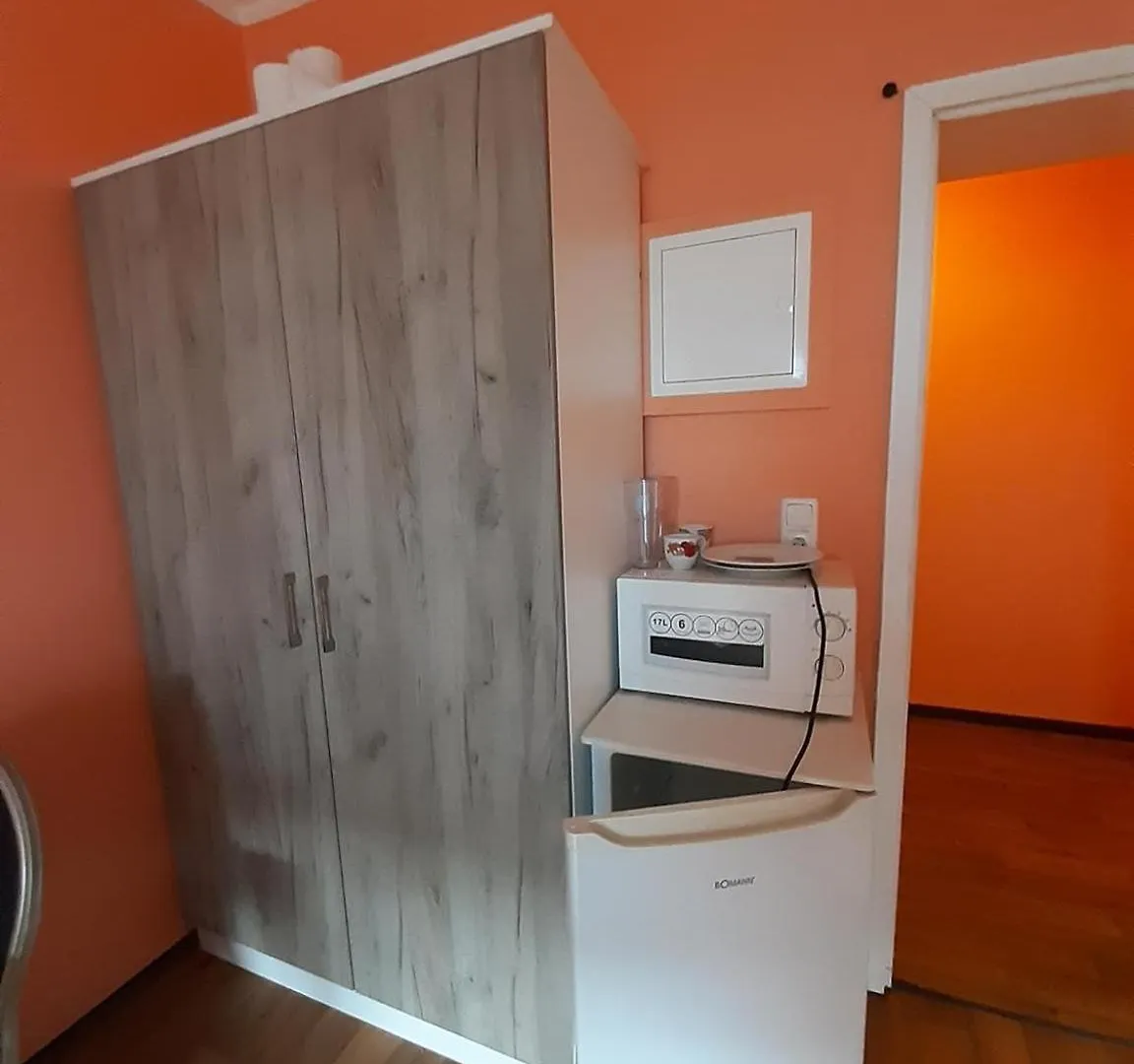 Low Budget Allach Hostel Rooms & Apartments Tub 19A München 0*,