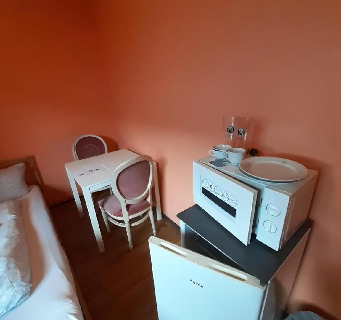 Low Budget Allach Hostel Rooms & Apartments Tub 19A München