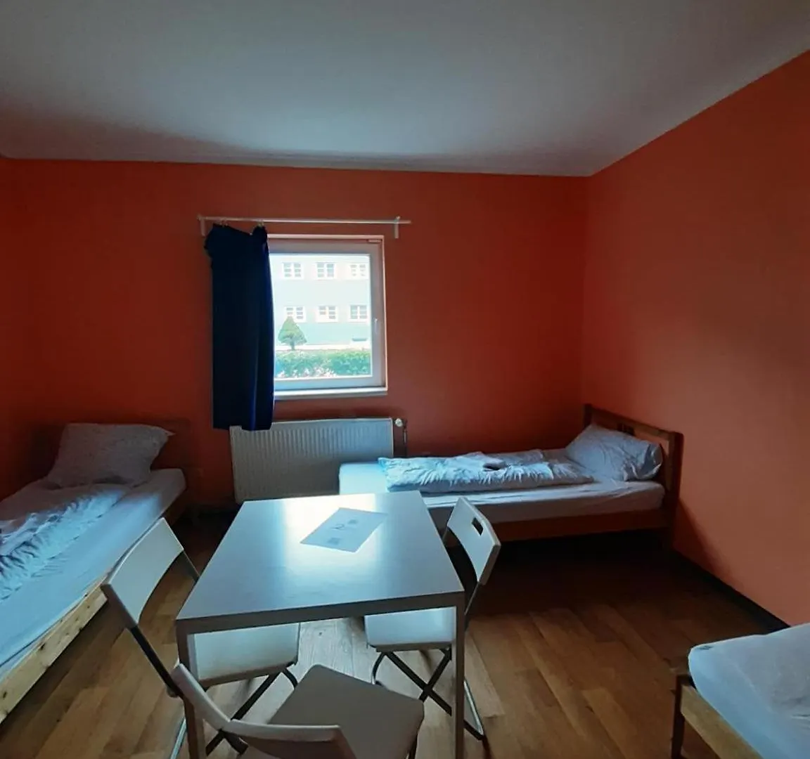 Low Budget Allach Hostel Rooms & Apartments Tub 19A München