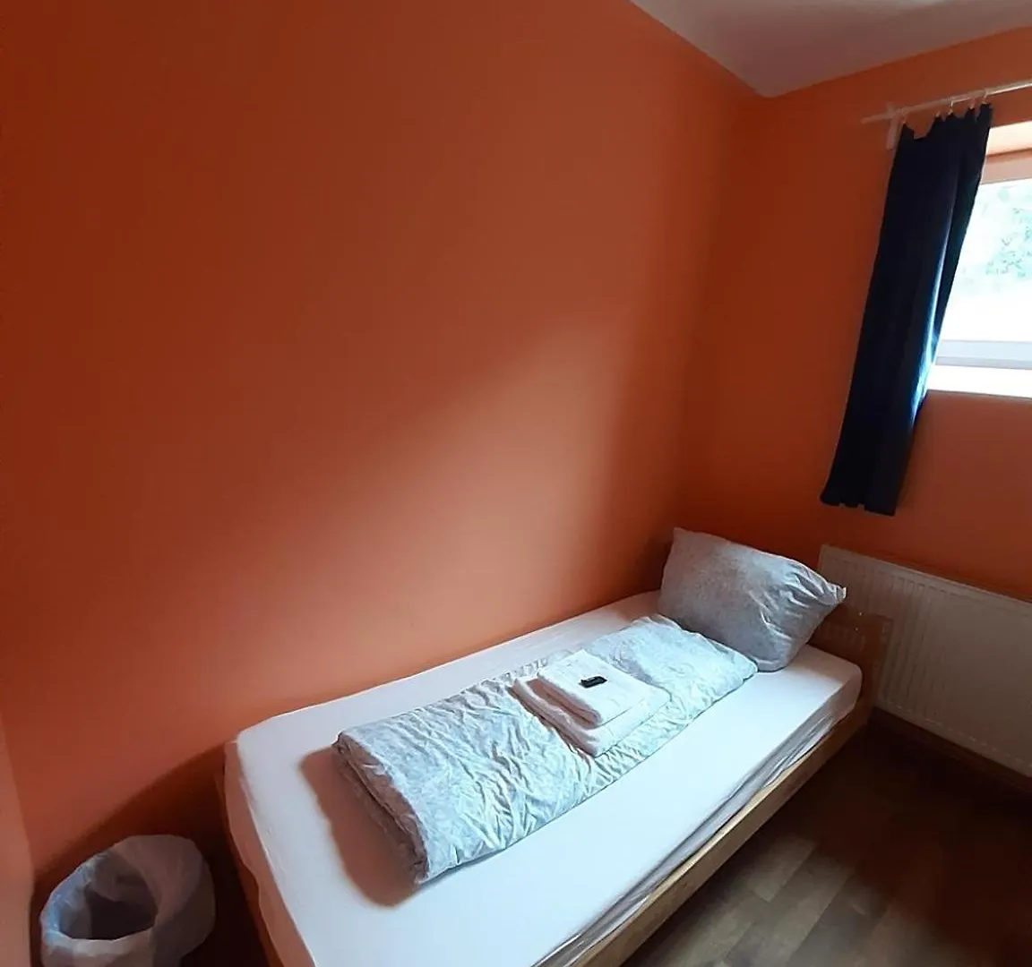 Low Budget Allach Hostel Rooms & Apartments Tub 19A Munich