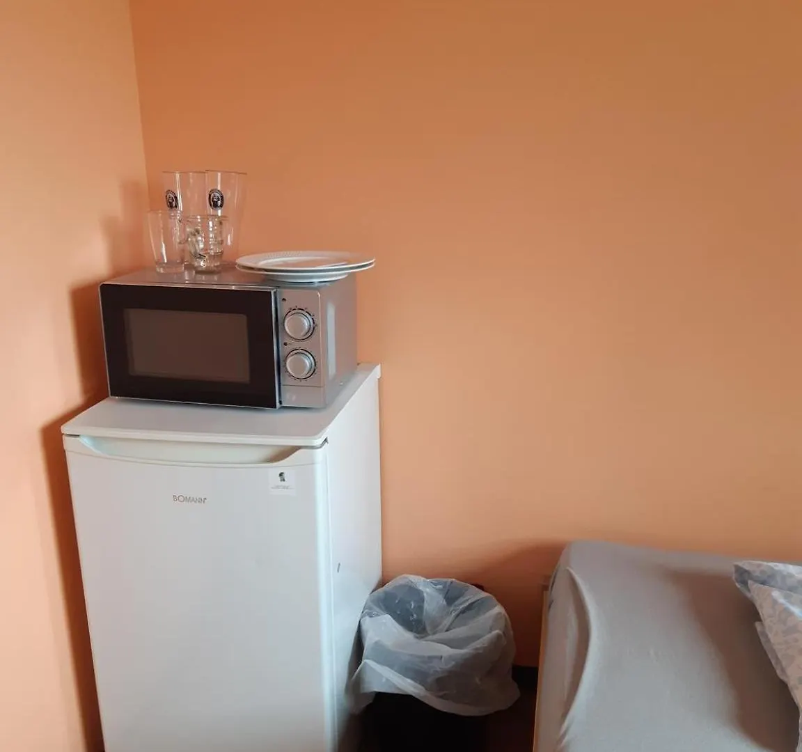 Low Budget Allach Hostel Rooms & Apartments Tub 19A Munich