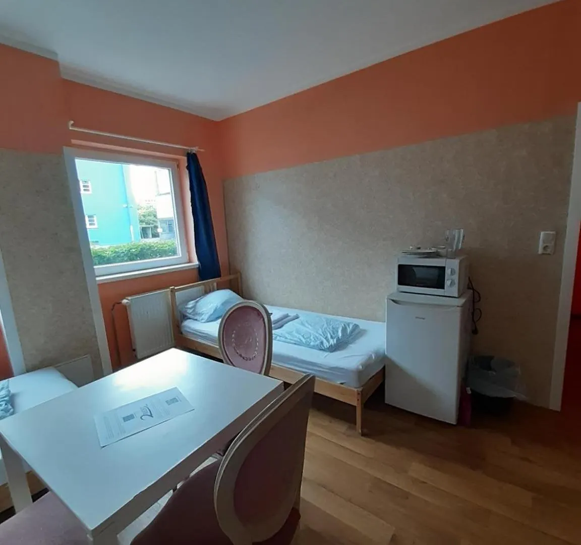 Low Budget Allach Hostel Rooms & Apartments Tub 19A Munich 0*,